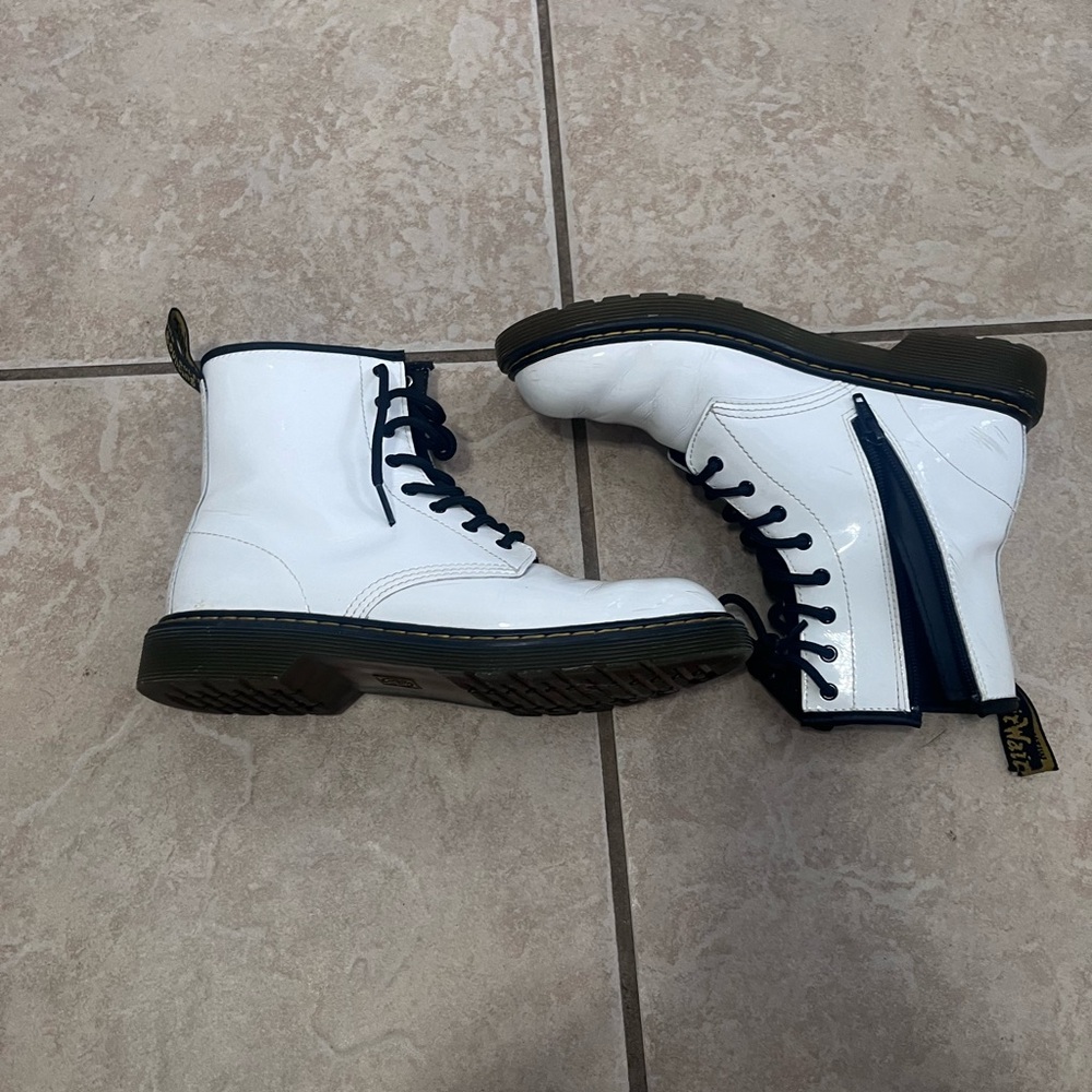 Dr. Martens GIRLS size 6. Like new. Cut on one of the pull tabs. Gently worn